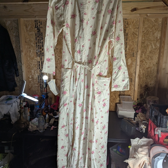 Floral Cream Long Robe - Picture 5 of 7